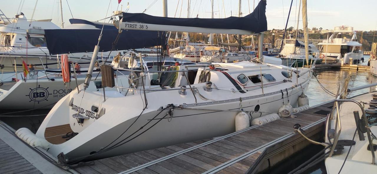 Yatch Barracuda Douro Marina Boat Sleep Experience Ξενοδοχείο Βίλα Νόβα ντε Γκάια Εξωτερικό φωτογραφία